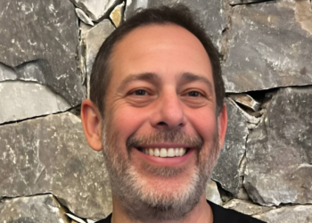 Livro sobre psicanálise entrevista analisados ilustres como Marina Abramovic e Caetano Veloso