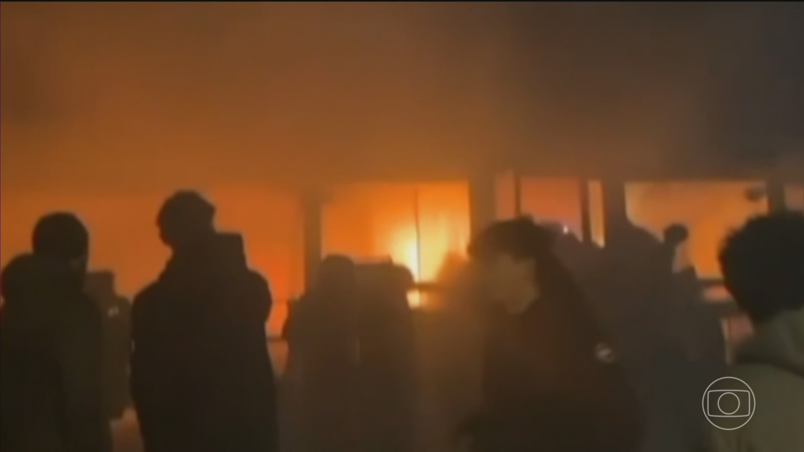 Incêndio em bar na Suíça: polícia diz que últimas 16 vítimas foram identificadas; 40 morreram