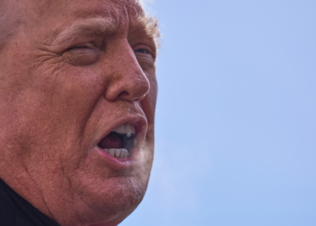 Trump diz que vai reabrir espaço aéreo da Venezuela