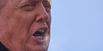 Trump diz que vai reabrir espaço aéreo da Venezuela