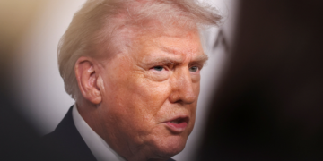 Trump diz que vai conversar com o Irã e espera não usar 'navios poderosos' contra o país