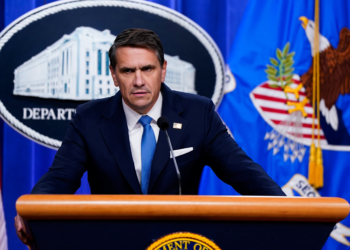 Caso Epstein: Departamento de Justiça dos EUA divulga mais 3 milhões de arquivos e diz que não protegeu Trump