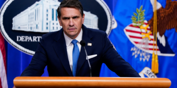 Caso Epstein: Departamento de Justiça dos EUA divulga mais 3 milhões de arquivos e diz que não protegeu Trump