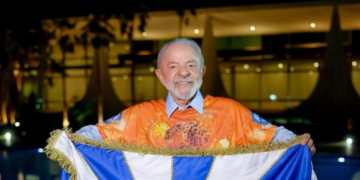 Deputado denuncia samba-enredo por possível propaganda antecipada de Lula na Sapucaí