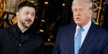 Ucrânia discute presença em seu território de tropas dos EUA com Trump, diz Zelensky