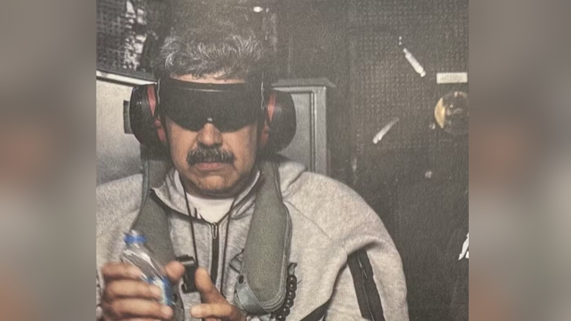 AO VIVO: drones sobrevoam palácio presidencial da Venezuela, e forças de segurança disparam tiros
