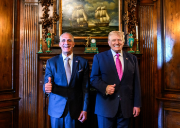 Trump se encontra com o presidente de Honduras e afirma que 'trabalham juntos no combate às drogas e imigrantes ilegais'