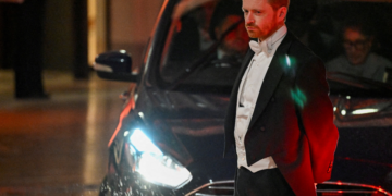 Chefe de gabinete do Reino Unido renuncia após indicação de Peter Mandelson, ligado ao caso Epstein