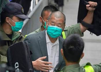 O crítico da China e ex-magnata da mídia Jimmy Lai é condenado a 20 anos de prisão em caso de segurança em Hong Kong