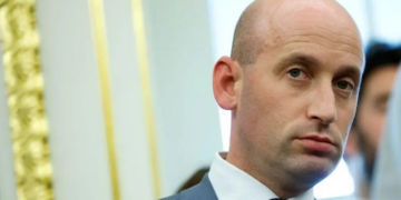 'Nunca recuar': o assessor por trás das políticas mais controversas de Trump