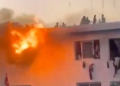 VÍDEO: Estudantes caem de prédio em chamas em universidade do Senegal