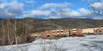 Ataque em escola e casa deixa 9 mortos e 25 feridos no Canadá; atiradora também morreu