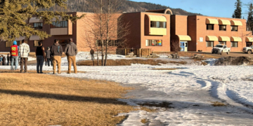 Atiradora que realizou ataque no Canadá matou a própria mãe e irmão, diz polícia