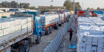 Passagem de Rafah, entre a Faixa de Gaza e o Egito, registra movimentação às vésperas de reabertura