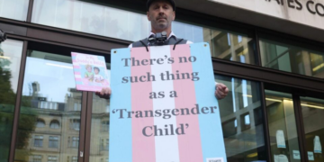 Associação médica dos EUA anuncia oposição a cirurgias de mudança de sexo em menores