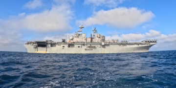 Soldado dos EUA é declarado morto após cair de navio de guerra durante operação no Caribe