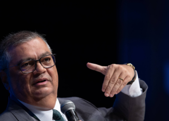 Dino vota para que anistia da ditadura não se aplique a ocultação de cadáver, e Moraes pede vista