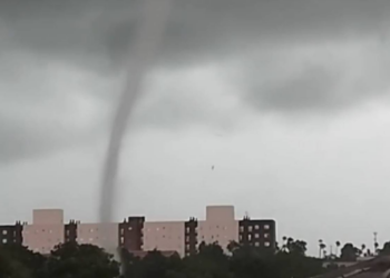 Tornado atinge Pelotas e causa danos em oficina mecânica no RS