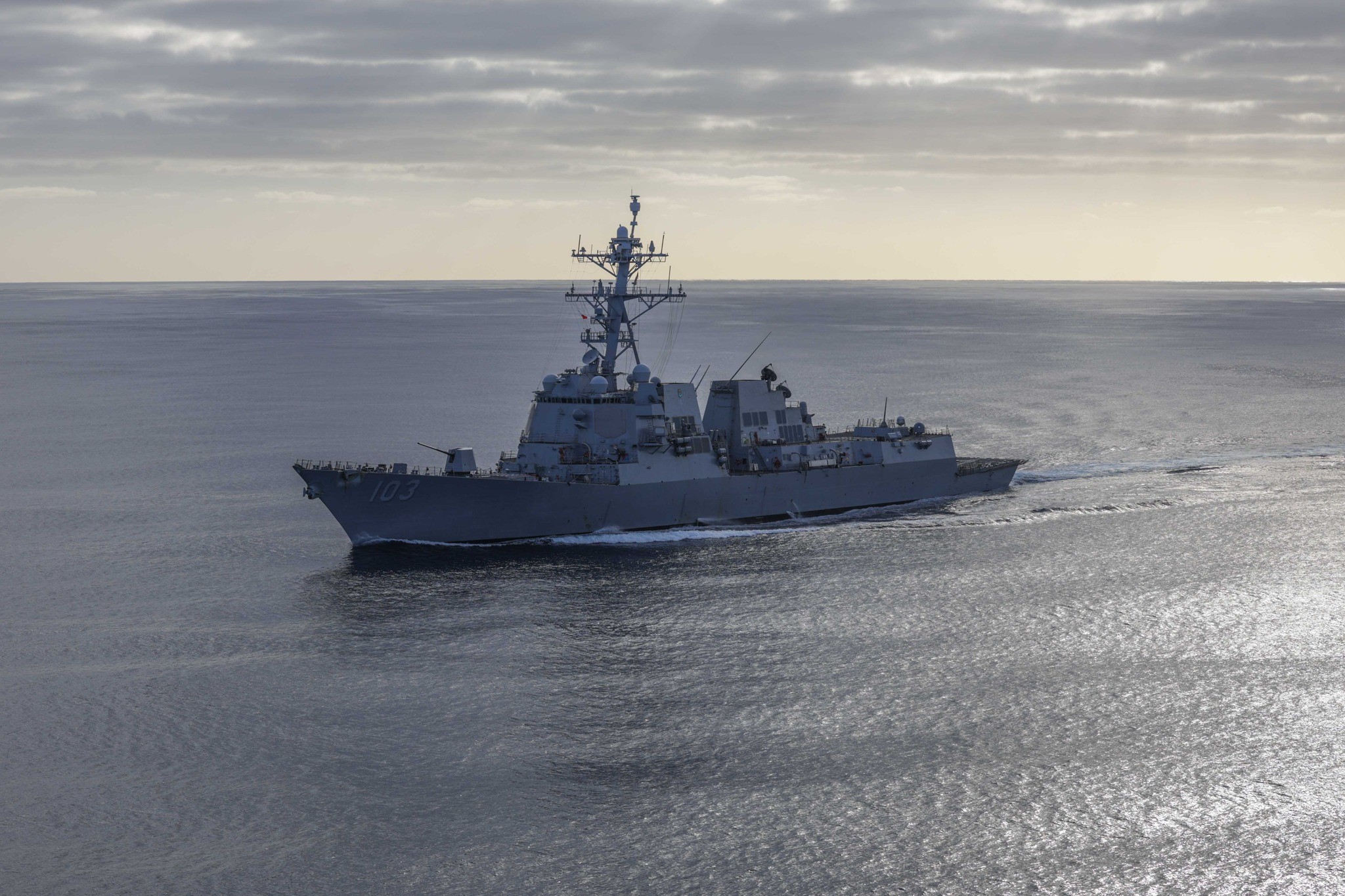 VÍDEO mostra momento de colisão entre navios da Marinha dos EUA perto da América do Sul