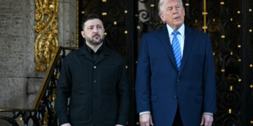 Trump diz que Ucrânia 'tem que ceder' para dar fim à guerra; Macron defende aumentar pressão contra Rússia