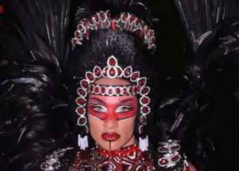 Rainha de bateria da Dragões da Real impressiona Viny Vieira: "Mata o pessoal de casa"