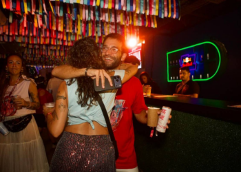 'Que lindo que existiu um desfile para o Lula e que ele estava aqui para ver', diz Humberto Carrão na Sapucaí