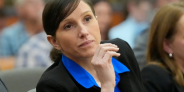 Mãe que escreveu livro para ajudar os filhos a lidarem com a morte do pai será julgada pelo assassinato