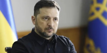 Putin já iniciou a 3ª Guerra Mundial e precisa ser parado, diz Zelensky à BBC