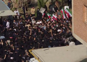 Estudantes do Irã iniciam nova onda de protestos contra o governo Khamenei