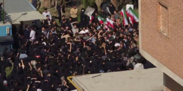 Estudantes do Irã iniciam nova onda de protestos contra o governo Khamenei