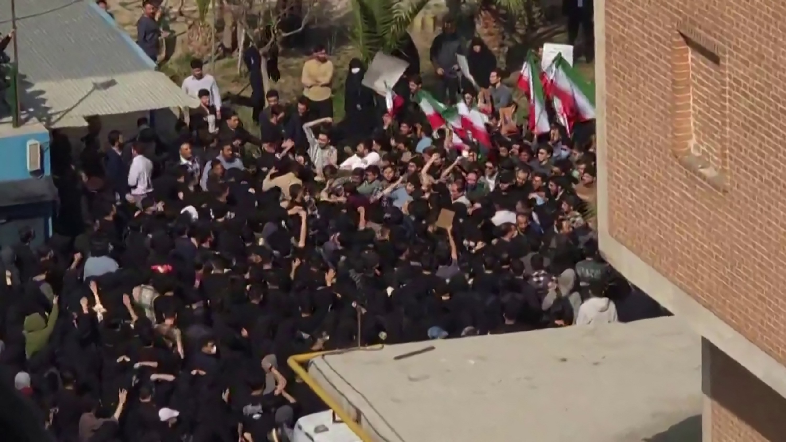 Estudantes do Irã iniciam nova onda de protestos contra o governo Khamenei