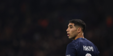 Jogador de futebol do PSG Achraf Hakimi será julgado por estupro em Paris