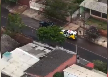 Câmera de helicóptero flagra PM recuperando carro furtado em Apucarana