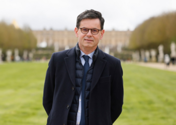 Novo diretor assume comando do Louvre após roubo das joias da Coroa e série de crises internas