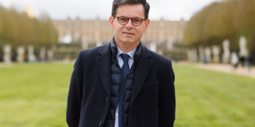 Novo diretor assume comando do Louvre após roubo das joias da Coroa e série de crises internas