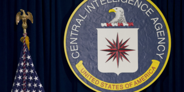 CIA faz post nas redes para recrutar espiões no Irã em meio às ameaças de Trump ao país