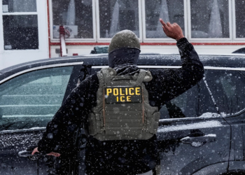 ICE enfrenta dificuldades com triagem de novos recrutas, revela e-mail interno obtido por agência