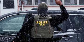 ICE enfrenta dificuldades com triagem de novos recrutas, revela e-mail interno obtido por agência