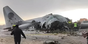 Avião da Força Aérea da Bolívia com carga de dinheiro cai perto de La Paz e deixa 15 mortos