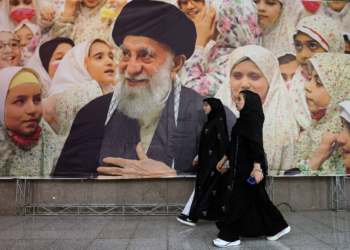 Israel não confirma que aiatolá do Irã seja alvo, mas diz que 'altas autoridades' foram alvejadas