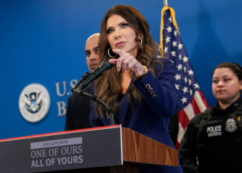 Kristi Noem, a 'Barbie do ICE' do governo Trump, executou a tiros o próprio cachorro; relembre