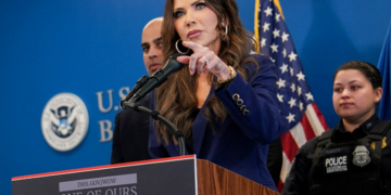 Kristi Noem, a 'Barbie do ICE' do governo Trump, executou a tiros o próprio cachorro; relembre