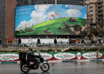 Irã autoriza mulheres a tirar carteira para motocicleta após anos de impasse