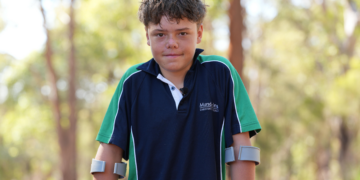 'Não acho que sou herói': o menino que nadou de forma 'sobre-humana' por 4 horas para salvar a mãe e os irmãos