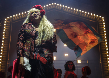 'Ópera do Malandro' vira ritual urbano no Teatro Renault