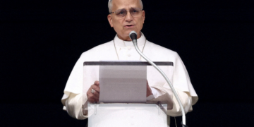 Papa Leão XIV pede fim dos bombardeios e defende diálogo diante da violência no Irã e no Oriente Médio