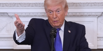 Campanha militar no Irã vai continuar até que todos os objetivos dos EUA sejam atingidos, diz Trump