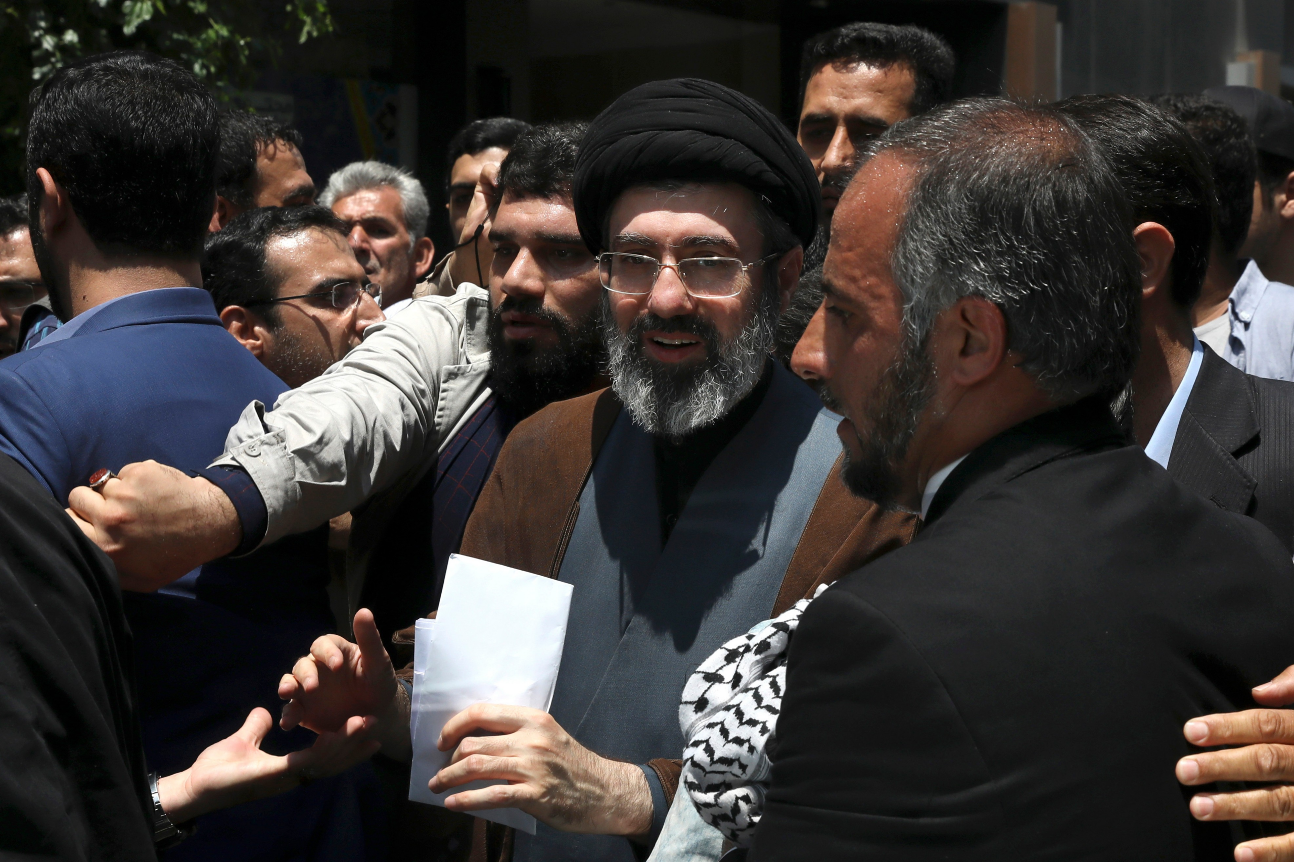 Irã nomeia Mojtaba Khamenei, filho de Ali Khamenei, como novo líder supremo