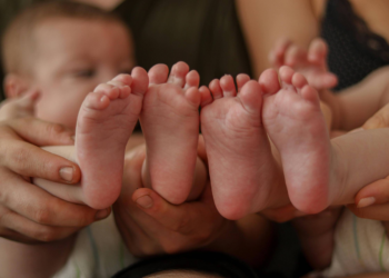 Queda no número de filhos provoca um nó na economia, diz pesquisador britânico