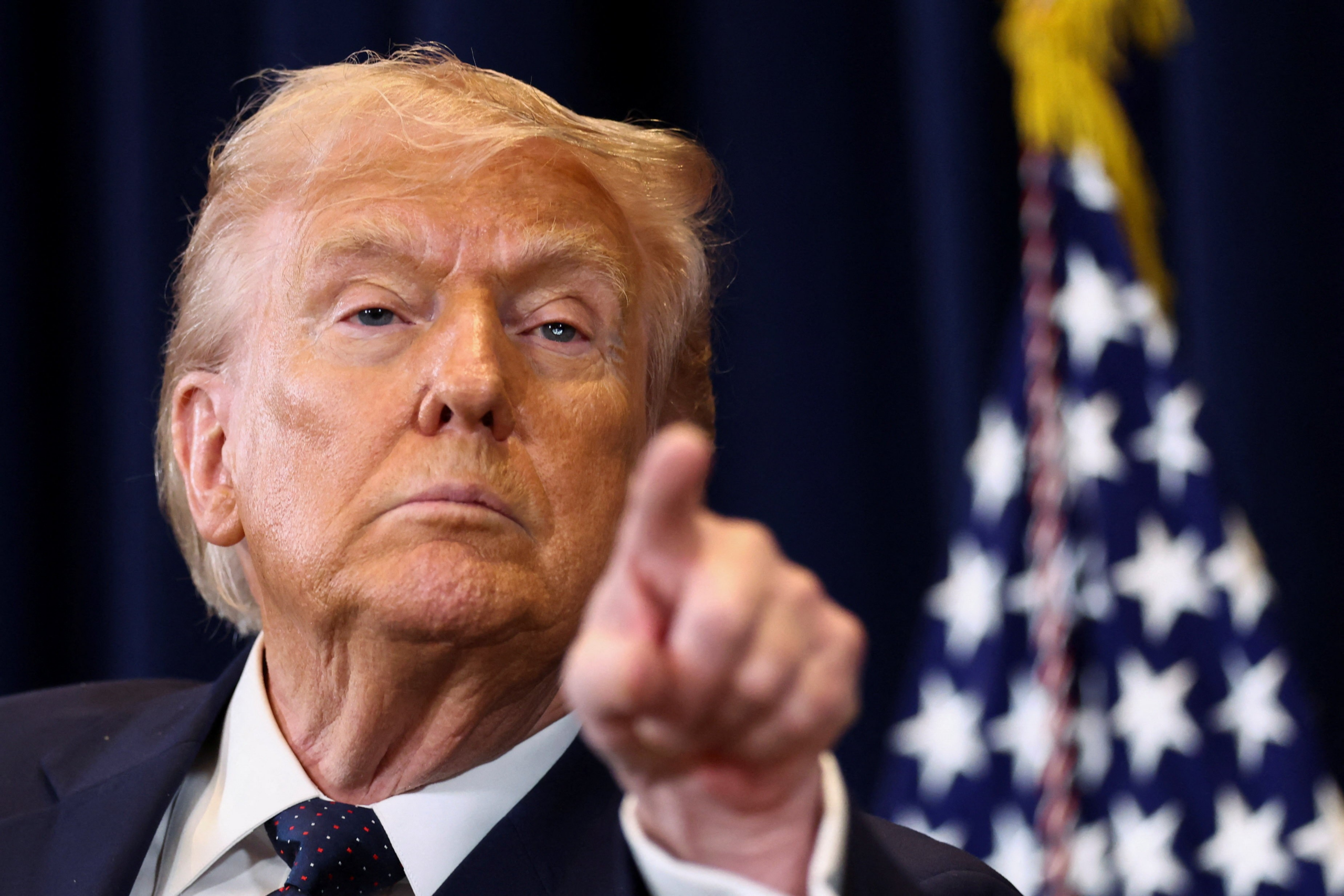 'Morte, fogo e fúria': Trump ameaça Irã com ataque '20 vezes mais forte' se houver bloqueio de petróleo no Estreito de Ormuz